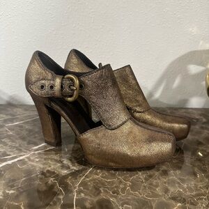 Elegant Gold Heels ✨